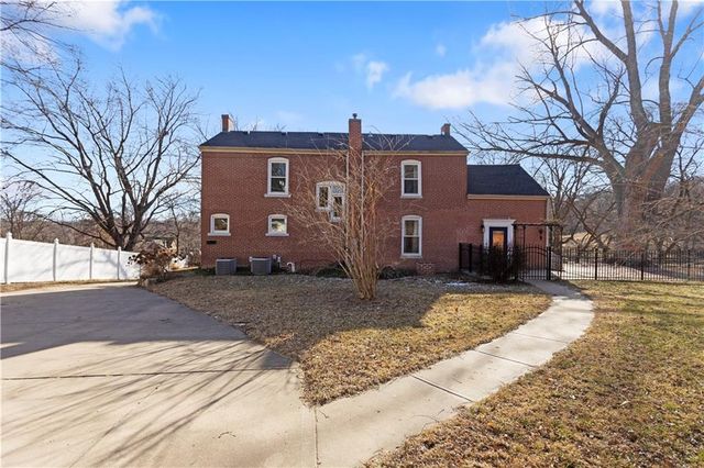 1101 Myrtle Avenue, St Joseph, MO 64505