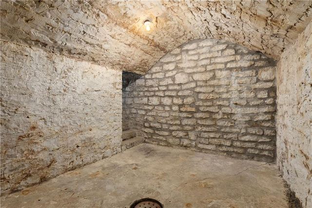 1101 Myrtle Avenue, St Joseph, MO 64505