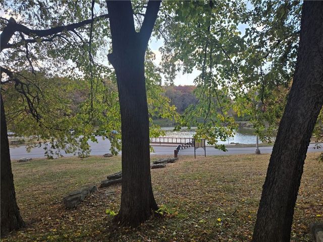 1101 Myrtle Avenue, St Joseph, MO 64505