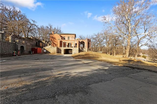 1101 Myrtle Avenue, St Joseph, MO 64505