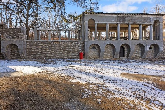 1101 Myrtle Avenue, St Joseph, MO 64505