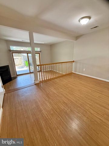 18028 OLDE PORT LN, Triangle, VA 22172
