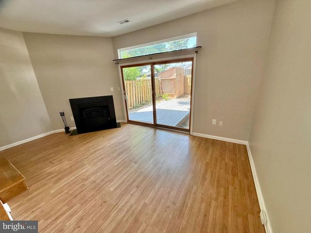 18028 OLDE PORT LN, Triangle, VA 22172