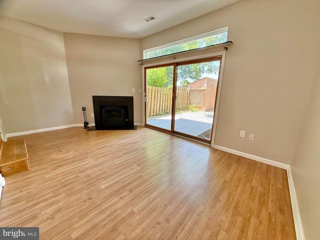 18028 OLDE PORT LN, Triangle, VA 22172