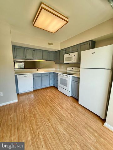 18028 OLDE PORT LN, Triangle, VA 22172