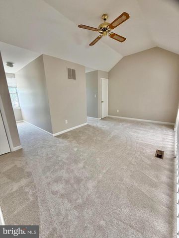 18028 OLDE PORT LN, Triangle, VA 22172