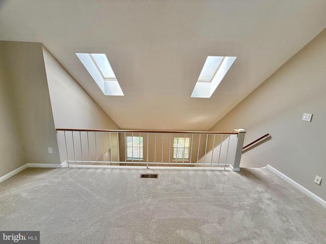 18028 OLDE PORT LN, Triangle, VA 22172