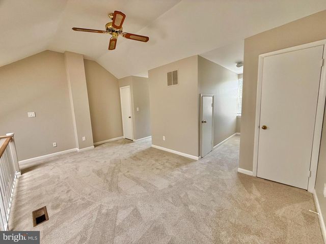 18028 OLDE PORT LN, Triangle, VA 22172