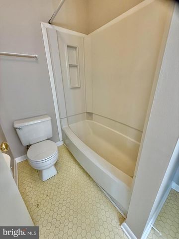18028 OLDE PORT LN, Triangle, VA 22172