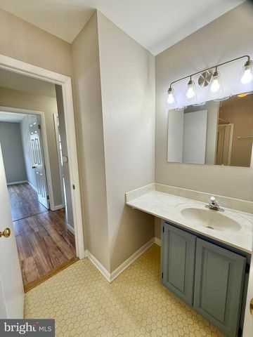18028 OLDE PORT LN, Triangle, VA 22172
