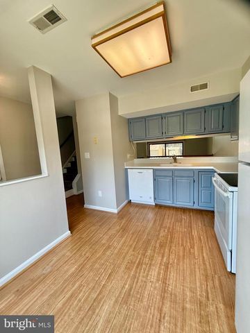 18028 OLDE PORT LN, Triangle, VA 22172