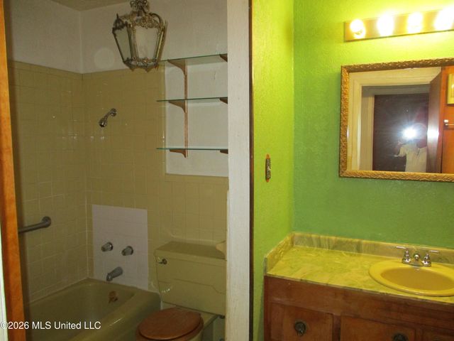 1338 Fernwood Drive, Jackson, MS 39213