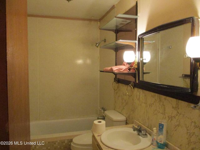 1338 Fernwood Drive, Jackson, MS 39213