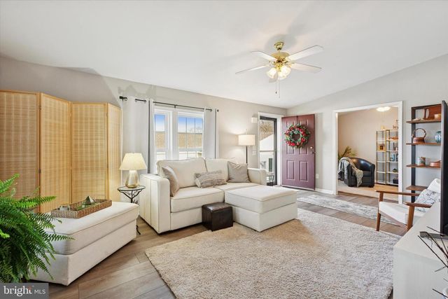 1077 SCENIC VIEW DR, Schwenksville, PA 19473