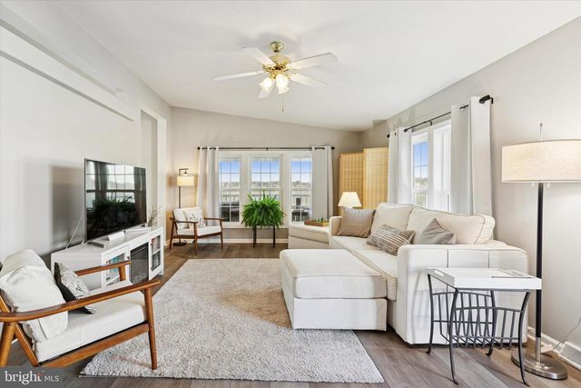 1077 SCENIC VIEW DR, Schwenksville, PA 19473