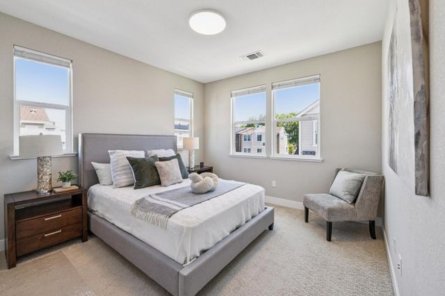 21 Tidal Way, San Mateo, CA 94401