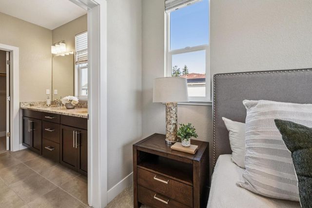 21 Tidal Way, San Mateo, CA 94401