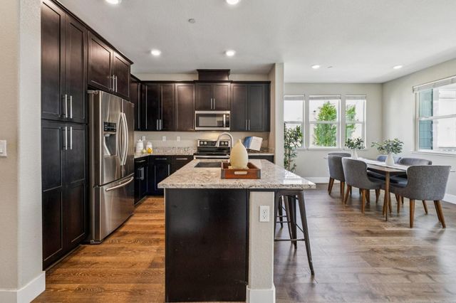 21 Tidal Way, San Mateo, CA 94401