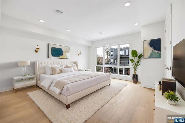 49 Lincoln Avenue, Cliffside Park, NJ 07010