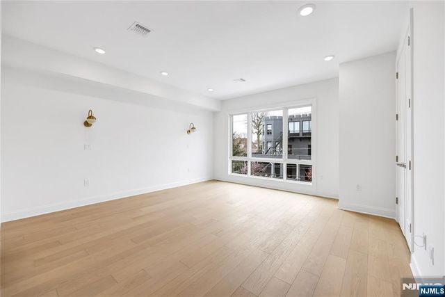 49 Lincoln Avenue, Cliffside Park, NJ 07010