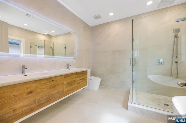 49 Lincoln Avenue, Cliffside Park, NJ 07010