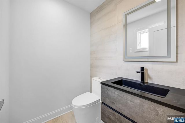 49 Lincoln Avenue, Cliffside Park, NJ 07010