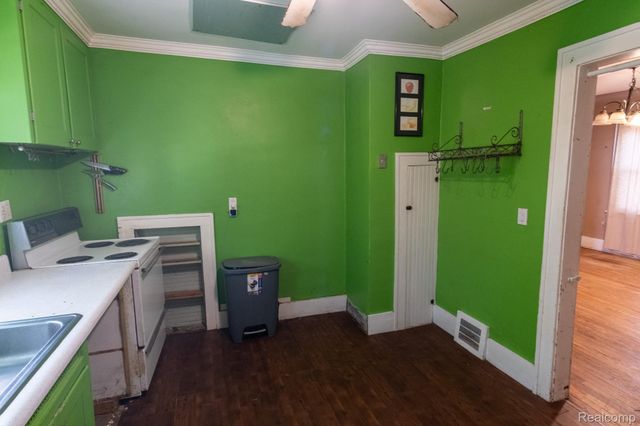 16893 Hauss Avenue, Eastpointe, MI 48021