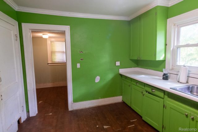 16893 Hauss Avenue, Eastpointe, MI 48021