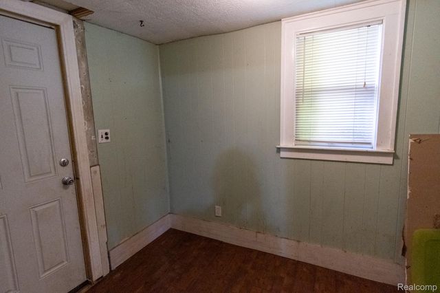 16893 Hauss Avenue, Eastpointe, MI 48021