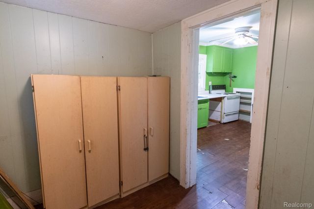 16893 Hauss Avenue, Eastpointe, MI 48021
