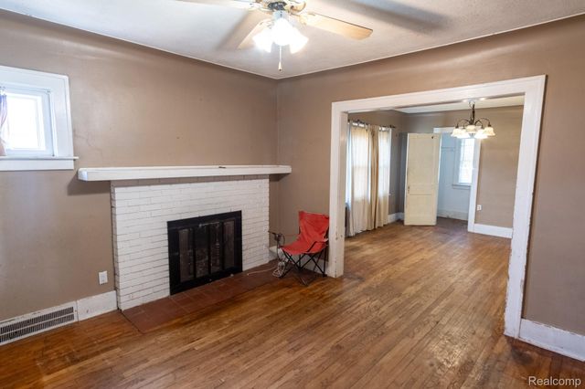 16893 Hauss Avenue, Eastpointe, MI 48021