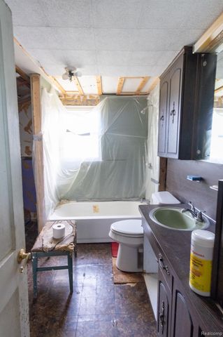 16893 Hauss Avenue, Eastpointe, MI 48021
