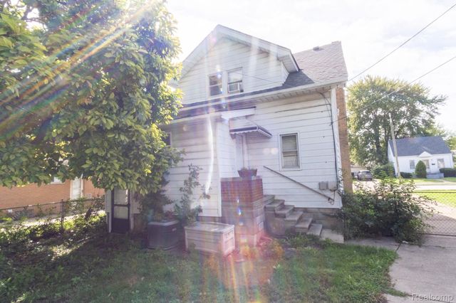 16893 Hauss Avenue, Eastpointe, MI 48021