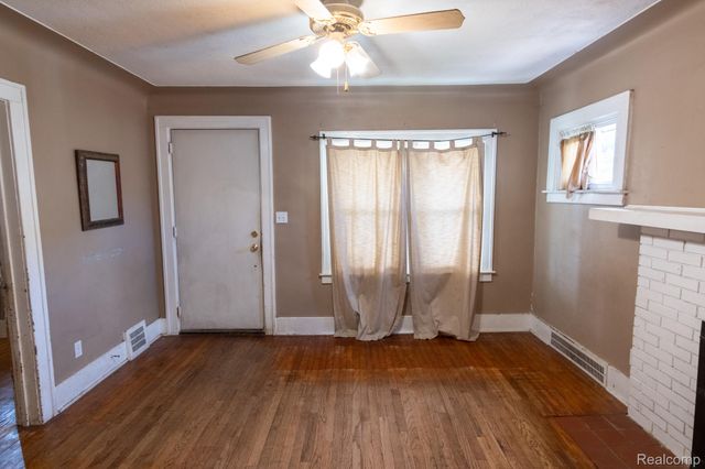 16893 Hauss Avenue, Eastpointe, MI 48021