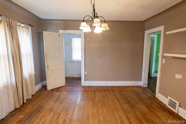 16893 Hauss Avenue, Eastpointe, MI 48021