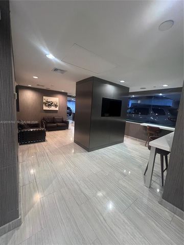 150 SE 2nd Ave 208, Miami, FL 33131
