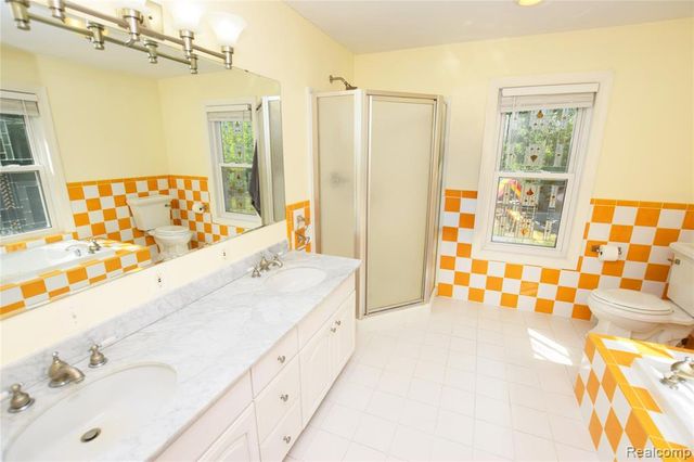 2182 Wiggins Road, Fenton, MI 48430