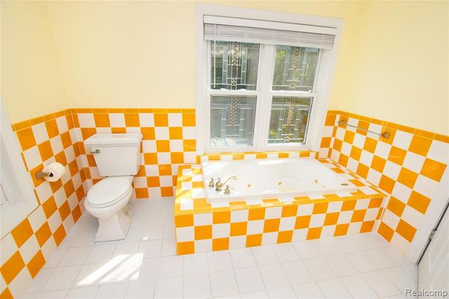 2182 Wiggins Road, Fenton, MI 48430