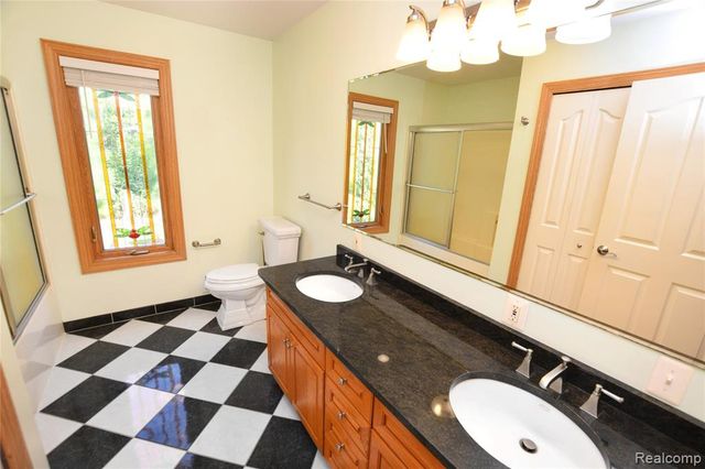 2182 Wiggins Road, Fenton, MI 48430