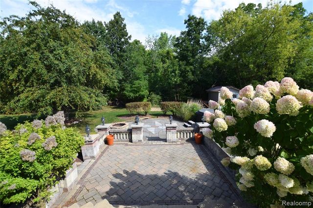 2182 Wiggins Road, Fenton, MI 48430