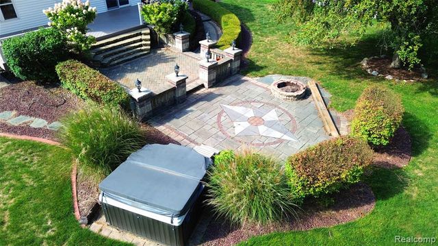 2182 Wiggins Road, Fenton, MI 48430