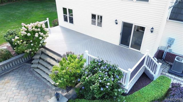 2182 Wiggins Road, Fenton, MI 48430