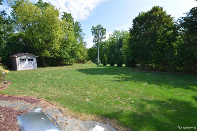 2182 Wiggins Road, Fenton, MI 48430