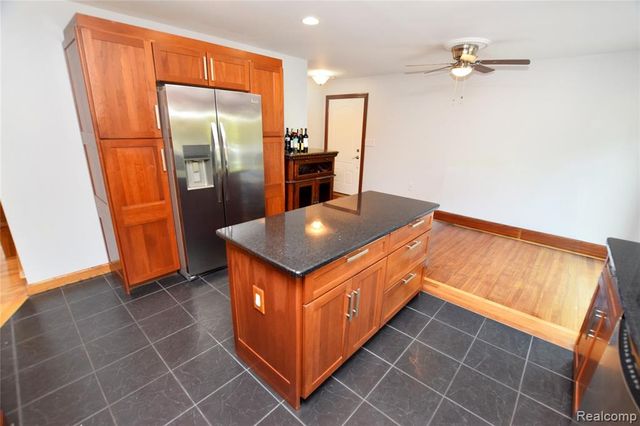 2182 Wiggins Road, Fenton, MI 48430
