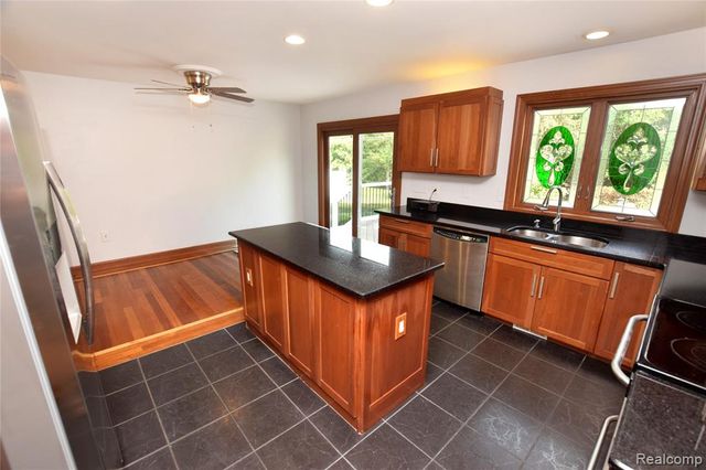2182 Wiggins Road, Fenton, MI 48430