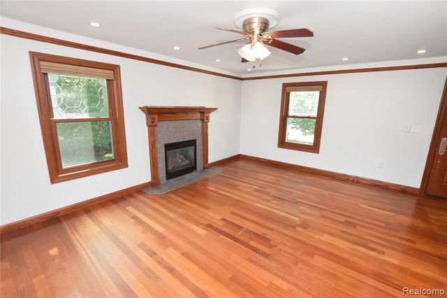 2182 Wiggins Road, Fenton, MI 48430