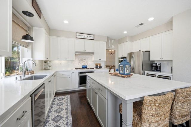 1260 Brook View Court, Hollister, CA 95023