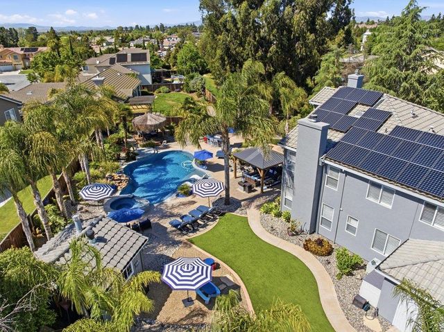 1260 Brook View Court, Hollister, CA 95023