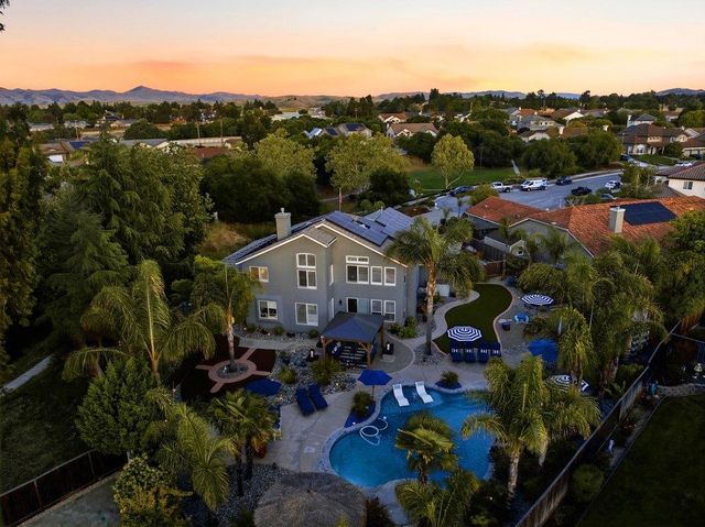 1260 Brook View Court, Hollister, CA 95023