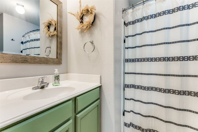 165 Buffalo Ridge Drive, Newark, TX 76071